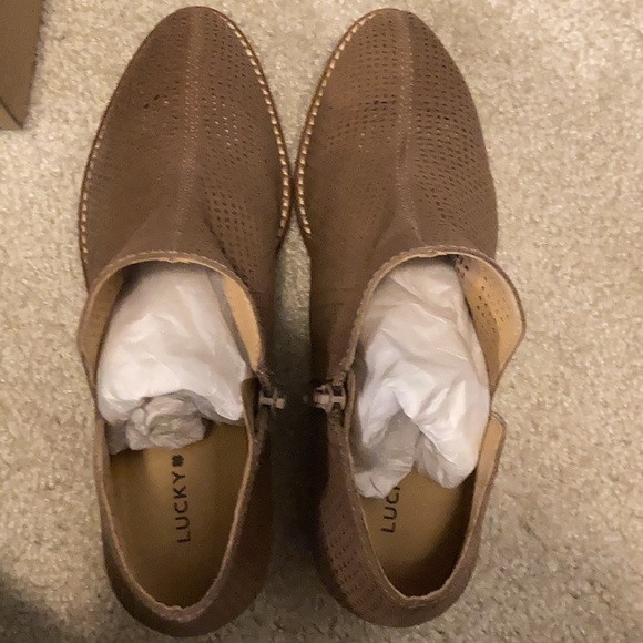 Brand new never worn 8.5m LK-Feyan color: dove Amsterdam lucky brand shoes - Picture 3 of 4